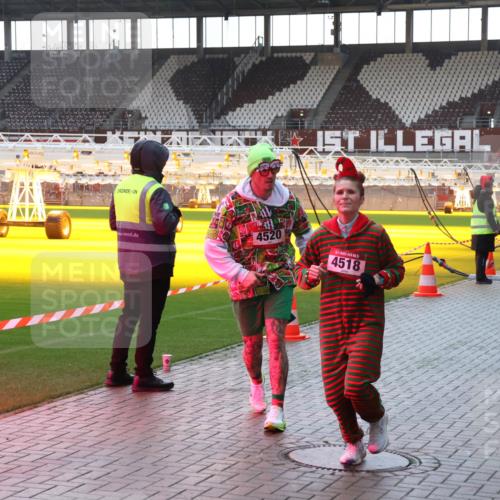 07.12.2025 - St. Pauli X-Mass-Run No. 15 Luisa Fischer http://msf.ph/oto/9379103 07.12.2025 10:32:13 Ziel 4520, 5, 4518, 4519, 4467, 343, 750, 752, 1818, 2171, 2342, 2343, 2345, 2352, 2418, 2540, 2541, 3267, 3716, 3806, 3808, 3895, 3896, 3897, 3969, 4412, 4467, 4484, 4495, 4504, 4518, 4519, 4520 meine-sportfotos.de