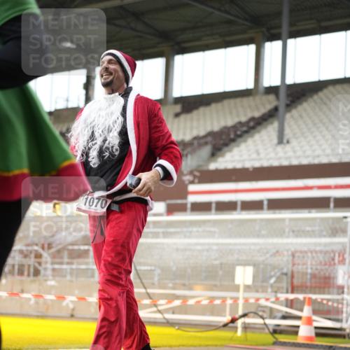 07.12.2025 - St. Pauli X-Mass-Run No. 15 Patografie http://msf.ph/oto/9379108 07.12.2025 10:12:19 Ziel 1070, 1072, 1074, 1077 meine-sportfotos.de