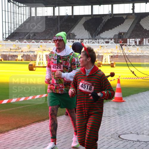 07.12.2025 - St. Pauli X-Mass-Run No. 15 Luisa Fischer http://msf.ph/oto/9379112 07.12.2025 10:32:14 Ziel 4520, 15, 4518, 343, 750, 752, 1818, 2171, 2342, 2343, 2345, 2352, 2418, 2540, 2541, 3267, 3716, 3806, 3808, 3895, 3896, 3897, 3969, 4412, 4467, 4484, 4495, 4504, 4518, 4519, 4520 meine-sportfotos.de