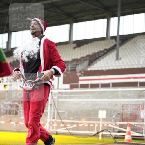 07.12.2025 - St. Pauli X-Mass-Run No. 15 Patografie http://msf.ph/oto/9379116 07.12.2025 10:12:19 Ziel 1070, 1072, 1074, 1077 meine-sportfotos.de