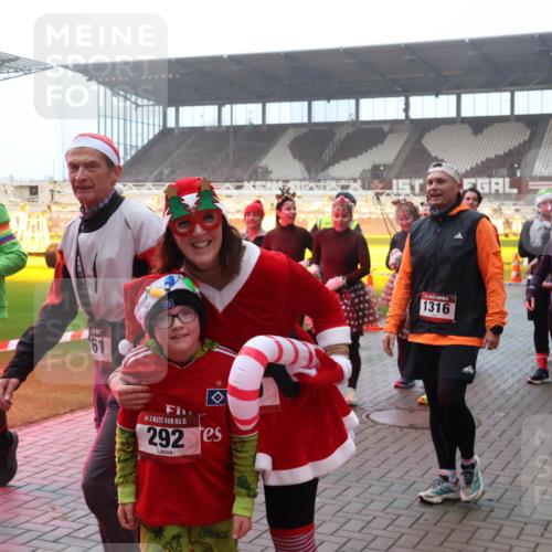 07.12.2025 - St. Pauli X-Mass-Run No. 15 Luisa Fischer http://msf.ph/oto/9379125 07.12.2025 10:06:03 Ziel 1291, 61, 15, 292, 3, 1316, 3911, 8, 2, 3, 54, 114, 123, 363, 385, 512, 543, 668, 676, 945, 950, 1121, 1215, 1222, 1316, 1374, 1481, 1661, 1761, 1789, 1791, 3186, 3231, 3386, 3877, 4036, 4194, 4195, 4552, 4555, 4556, 4558, 4559, 4560 meine-sportfotos.de