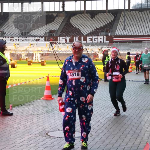 07.12.2025 - St. Pauli X-Mass-Run No. 15 Luisa Fischer http://msf.ph/oto/9379126 07.12.2025 10:32:16 Ziel 4519, 4467, 1700, 343, 750, 752, 1818, 2171, 2342, 2343, 2345, 2352, 2418, 2540, 2541, 3267, 3716, 3806, 3808, 3895, 3896, 3897, 3969, 4274, 4275, 4412, 4467, 4484, 4495, 4504, 4518, 4519, 4520 meine-sportfotos.de