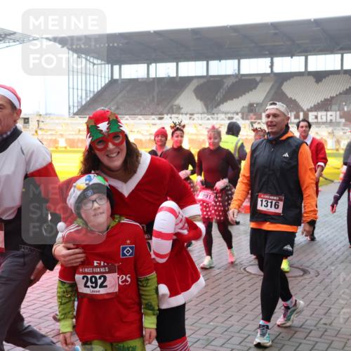 07.12.2025 - St. Pauli X-Mass-Run No. 15 Luisa Fischer http://msf.ph/oto/9379127 07.12.2025 10:06:03 Ziel 1291, 61, 15, 292, 10, 5, 1991, 1316, 3911, 668, 2, 3, 54, 114, 123, 363, 385, 512, 543, 668, 676, 945, 950, 1121, 1215, 1222, 1316, 1374, 1481, 1661, 1761, 1789, 1791, 3186, 3231, 3386, 3877, 4036, 4194, 4195, 4552, 4555, 4556, 4558, 4559, 4560 meine-sportfotos.de