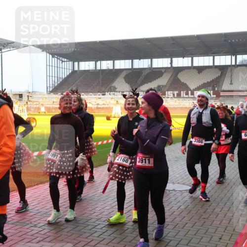 07.12.2025 - St. Pauli X-Mass-Run No. 15 Luisa Fischer http://msf.ph/oto/9379141 07.12.2025 10:06:06 Ziel 15, 1316, 1991, 2168, 3911, 3386, 668, 2, 3, 54, 114, 123, 363, 385, 424, 512, 543, 668, 676, 805, 834, 945, 950, 1121, 1215, 1222, 1316, 1374, 1481, 1661, 1761, 1789, 1791, 2756, 2757, 3186, 3231, 3386, 3857, 3877, 4036, 4194, 4195, 4552, 4555, 4556, 4558, 4559, 4560 meine-sportfotos.de