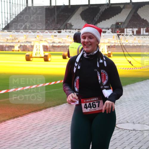 07.12.2025 - St. Pauli X-Mass-Run No. 15 Luisa Fischer http://msf.ph/oto/9379145 07.12.2025 10:32:19 Ziel 15, 4467, 750, 752, 1818, 2342, 2343, 2345, 2352, 2418, 2540, 2541, 3267, 3716, 3806, 3808, 3895, 3896, 3897, 3969, 4039, 4274, 4275, 4412, 4467, 4484, 4495, 4504, 4518, 4519, 4520 meine-sportfotos.de