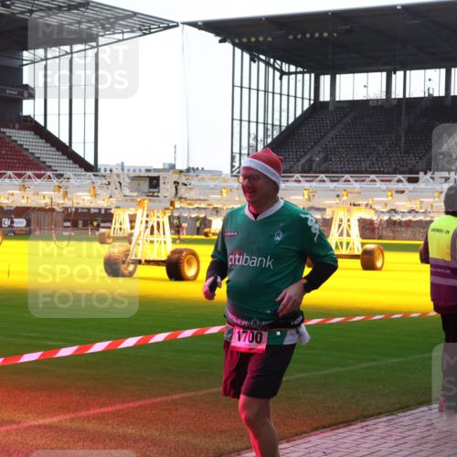 07.12.2025 - St. Pauli X-Mass-Run No. 15 Luisa Fischer http://msf.ph/oto/9379150 07.12.2025 10:32:25 Ziel 1700, 750, 752, 1818, 1942, 1944, 2342, 2343, 2345, 2352, 2418, 3267, 3716, 3806, 3808, 3895, 3896, 3897, 3969, 4039, 4274, 4275, 4467, 4484, 4495, 4504, 4518, 4519, 4520 meine-sportfotos.de