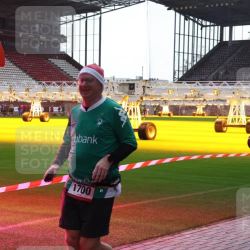 07.12.2025 - St. Pauli X-Mass-Run No. 15 Luisa Fischer http://msf.ph/oto/9379156 07.12.2025 10:32:25 Ziel 1700, 750, 752, 1818, 1942, 1944, 2342, 2343, 2345, 2352, 2418, 3267, 3716, 3806, 3808, 3895, 3896, 3897, 3969, 4039, 4274, 4275, 4467, 4484, 4495, 4504, 4518, 4519, 4520 meine-sportfotos.de