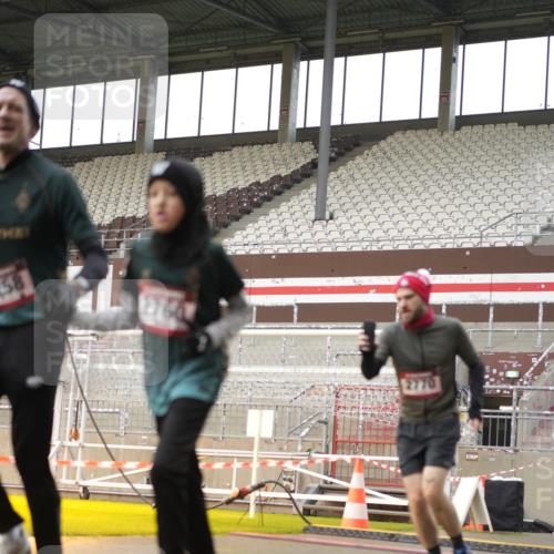 07.12.2025 - St. Pauli X-Mass-Run No. 15 Patografie http://msf.ph/oto/9379158 07.12.2025 10:12:26 Ziel 1070, 1072, 1074, 1077, 2758, 2760, 2770, 3585 meine-sportfotos.de