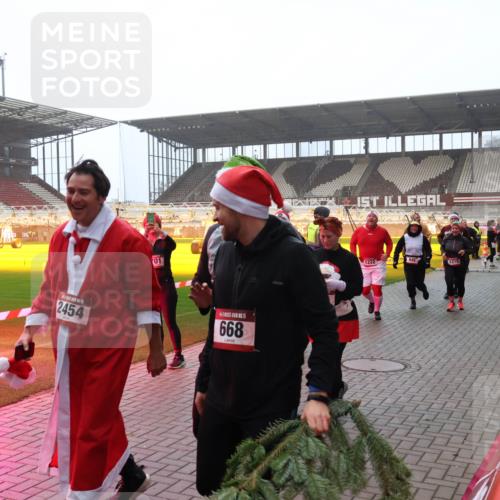 07.12.2025 - St. Pauli X-Mass-Run No. 15 Luisa Fischer http://msf.ph/oto/9379173 07.12.2025 10:06:09 Ziel 2454, 01, 5, 668, 1222, 945, 323, 1215, 2, 3, 54, 123, 180, 363, 385, 424, 512, 543, 668, 676, 805, 834, 945, 950, 1121, 1215, 1222, 1316, 1374, 1481, 1661, 1761, 1789, 1791, 2756, 2757, 3172, 3186, 3231, 3386, 3812, 3814, 3857, 3859, 3877, 4036, 4194, 4195, 4235, 4236, 4237, 4552, 4555, 4556, 4558, 4559, 4560 meine-sportfotos.de