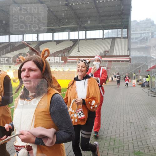 07.12.2025 - St. Pauli X-Mass-Run No. 15 Fabian Wolf http://msf.ph/oto/9379177 07.12.2025 10:07:29 Ziel 256, 265, 272, 517, 657, 685, 716, 767, 1187, 1234, 1543, 3003 meine-sportfotos.de