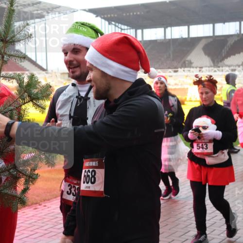 07.12.2025 - St. Pauli X-Mass-Run No. 15 Luisa Fischer http://msf.ph/oto/9379178 07.12.2025 10:06:10 Ziel 43, 33, 15, 668, 543, 1222, 945, 2, 3, 54, 123, 180, 363, 385, 424, 468, 512, 543, 668, 676, 805, 834, 945, 950, 1121, 1215, 1222, 1316, 1374, 1481, 1661, 1761, 1788, 1789, 1791, 2756, 2757, 3172, 3186, 3231, 3386, 3812, 3814, 3857, 3859, 3877, 4036, 4194, 4195, 4235, 4236, 4237, 4552, 4555, 4556, 4558, 4559, 4560 meine-sportfotos.de