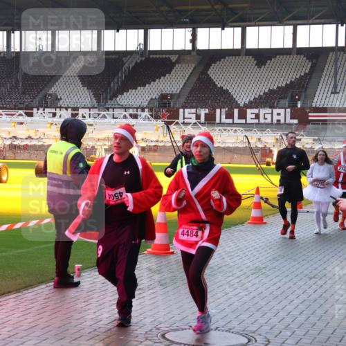 07.12.2025 - St. Pauli X-Mass-Run No. 15 Luisa Fischer http://msf.ph/oto/9379181 07.12.2025 10:32:28 Ziel 4484, 3716, 2342, 750, 752, 1818, 1942, 1944, 2342, 2343, 2345, 2352, 2418, 3267, 3716, 3806, 3808, 3895, 3896, 3897, 3969, 4039, 4274, 4275, 4467, 4484, 4495, 4504, 4518, 4519, 4520 meine-sportfotos.de