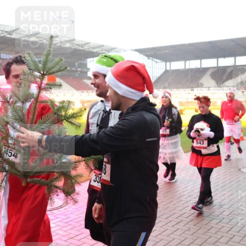 07.12.2025 - St. Pauli X-Mass-Run No. 15 Luisa Fischer http://msf.ph/oto/9379182 07.12.2025 10:06:10 Ziel 54, 338, 385, 543, 1222, 1215, 2, 3, 54, 123, 180, 363, 385, 424, 468, 512, 543, 668, 676, 805, 834, 945, 950, 1121, 1215, 1222, 1316, 1374, 1481, 1661, 1761, 1788, 1789, 1791, 2756, 2757, 3172, 3186, 3231, 3386, 3812, 3814, 3857, 3859, 3877, 4036, 4194, 4195, 4235, 4236, 4237, 4552, 4555, 4556, 4558, 4559, 4560 meine-sportfotos.de