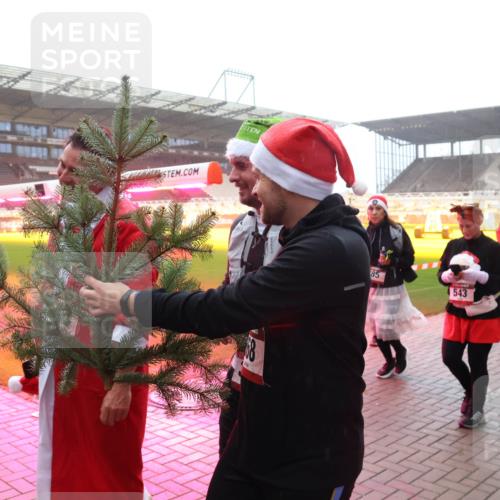 07.12.2025 - St. Pauli X-Mass-Run No. 15 Luisa Fischer http://msf.ph/oto/9379184 07.12.2025 10:06:11 Ziel 85, 543, 1222, 2, 3, 54, 123, 180, 363, 385, 424, 468, 512, 543, 668, 676, 805, 834, 945, 950, 1121, 1215, 1222, 1316, 1374, 1481, 1661, 1761, 1788, 1789, 1791, 2756, 2757, 3093, 3172, 3231, 3386, 3812, 3814, 3857, 3859, 3877, 4036, 4194, 4195, 4235, 4236, 4237, 4251, 4552, 4555, 4556, 4558, 4559, 4560 meine-sportfotos.de