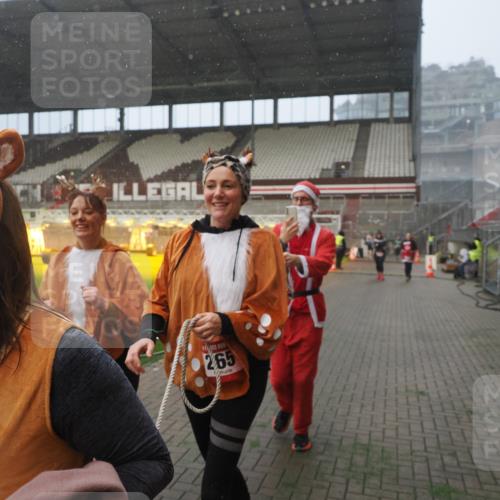 07.12.2025 - St. Pauli X-Mass-Run No. 15 Fabian Wolf http://msf.ph/oto/9379185 07.12.2025 10:07:29 Ziel 256, 265, 272, 517, 657, 685, 716, 767, 1187, 1234, 1543, 3003 meine-sportfotos.de