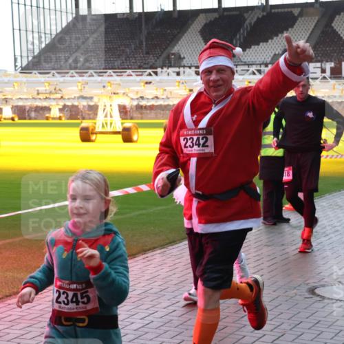 07.12.2025 - St. Pauli X-Mass-Run No. 15 Luisa Fischer http://msf.ph/oto/9379190 07.12.2025 10:32:33 Ziel 2345, 15, 2342, 18, 651, 750, 752, 1942, 1944, 2342, 2343, 2345, 2352, 2418, 3267, 3716, 3806, 3808, 3895, 3896, 3897, 3969, 4039, 4274, 4275, 4467, 4484, 4495, 4504, 4518, 4519, 4520 meine-sportfotos.de