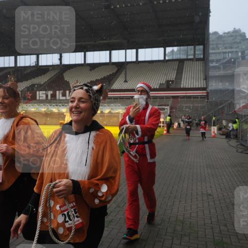 07.12.2025 - St. Pauli X-Mass-Run No. 15 Fabian Wolf http://msf.ph/oto/9379194 07.12.2025 10:07:29 Ziel 256, 265, 272, 517, 657, 685, 716, 767, 1187, 1234, 1543, 3003 meine-sportfotos.de