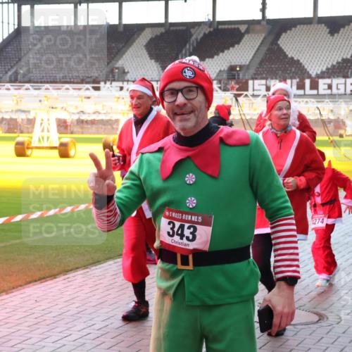 07.12.2025 - St. Pauli X-Mass-Run No. 15 Luisa Fischer http://msf.ph/oto/9379217 07.12.2025 10:32:42 Ziel 15, 343, 1274, 1942, 456, 651, 750, 752, 1942, 1944, 2342, 2343, 2345, 2418, 3267, 3716, 3806, 3808, 3969, 4039, 4274, 4275, 4467, 4484, 4495, 4504 meine-sportfotos.de