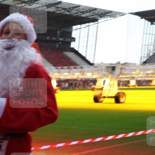 07.12.2025 - St. Pauli X-Mass-Run No. 15 Luisa Fischer http://msf.ph/oto/9379236 07.12.2025 10:32:46 Ziel 15795, 4275, 456, 651, 750, 752, 1942, 1944, 2342, 2343, 2345, 3267, 3716, 3806, 3808, 4039, 4274, 4275, 4484, 4495, 4504, 4758 meine-sportfotos.de