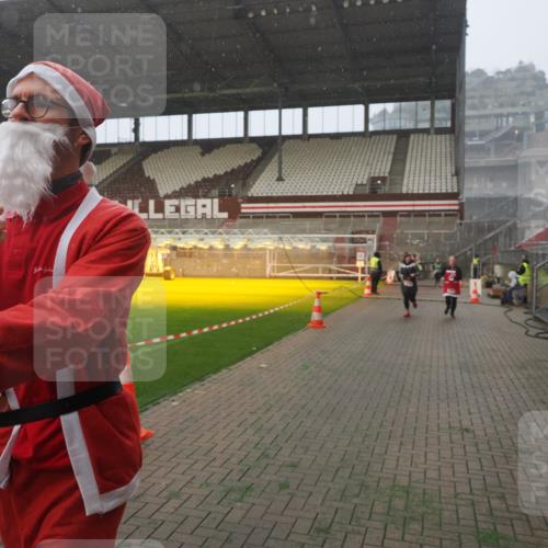 07.12.2025 - St. Pauli X-Mass-Run No. 15 Fabian Wolf http://msf.ph/oto/9379237 07.12.2025 10:07:30 Ziel 256, 265, 272, 517, 657, 685, 716, 767, 1187, 1234, 1543, 3003 meine-sportfotos.de