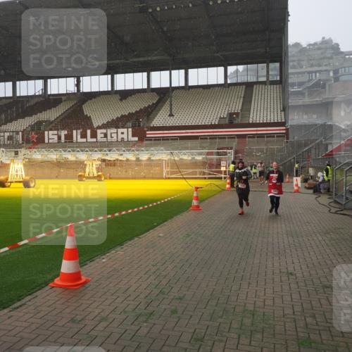 07.12.2025 - St. Pauli X-Mass-Run No. 15 Fabian Wolf http://msf.ph/oto/9379243 07.12.2025 10:07:32 Ziel 256, 265, 272, 517, 657, 685, 716, 767, 1187, 1234, 1447, 1449, 1543, 3003 meine-sportfotos.de