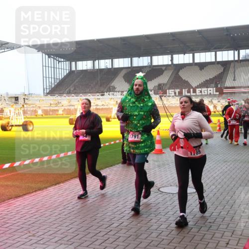 07.12.2025 - St. Pauli X-Mass-Run No. 15 Luisa Fischer http://msf.ph/oto/9379245 07.12.2025 10:06:21 Ziel 54, 1791, 1, 89, 4194, 4195, 2, 3, 54, 123, 127, 148, 180, 363, 385, 424, 468, 512, 676, 805, 834, 893, 945, 967, 969, 1119, 1215, 1222, 1788, 1789, 1791, 1937, 2756, 2757, 2894, 2968, 3093, 3172, 3196, 3231, 3812, 3814, 3857, 3859, 3877, 4194, 4195, 4235, 4236, 4237, 4246, 4251, 4552, 4555, 4559, 4560, 4657, 4665, 4670, 4676, 4736, 4739 meine-sportfotos.de
