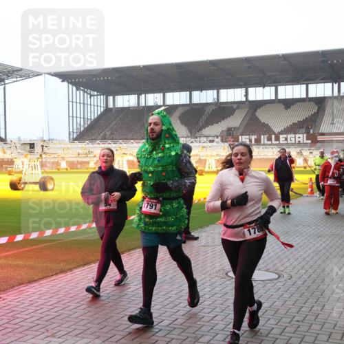 07.12.2025 - St. Pauli X-Mass-Run No. 15 Luisa Fischer http://msf.ph/oto/9379247 07.12.2025 10:06:21 Ziel 1791, 1789, 4195, 2, 3, 54, 123, 127, 148, 180, 363, 385, 424, 468, 512, 676, 805, 834, 893, 945, 967, 969, 1119, 1215, 1222, 1788, 1789, 1791, 1937, 2756, 2757, 2894, 2968, 3093, 3172, 3196, 3231, 3812, 3814, 3857, 3859, 3877, 4194, 4195, 4235, 4236, 4237, 4246, 4251, 4552, 4555, 4559, 4560, 4657, 4665, 4670, 4676, 4736, 4739 meine-sportfotos.de
