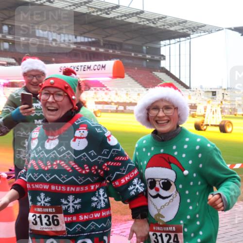 07.12.2025 - St. Pauli X-Mass-Run No. 15 Luisa Fischer http://msf.ph/oto/9379250 07.12.2025 11:11:09 Ziel 15, 3136, 15, 3124, 29, 30, 31, 42, 48, 49, 53, 122, 134, 660, 667, 669, 745, 980, 1064, 1066, 1298, 1299, 1380, 1398, 1400, 1402, 1584, 1626, 1692, 1694, 1697, 1739, 1740, 2371, 2616, 3124, 3136, 4574 meine-sportfotos.de