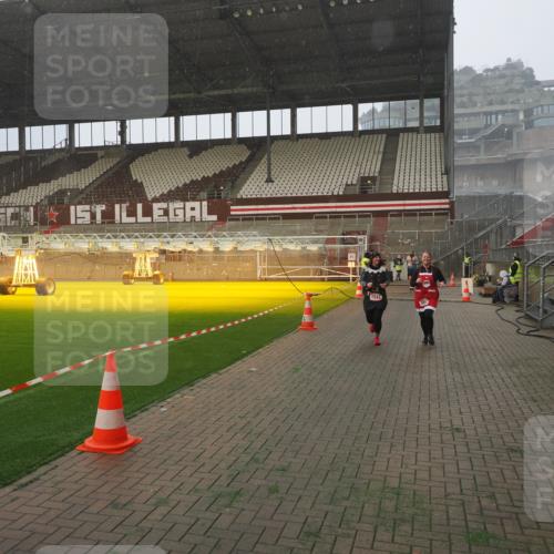 07.12.2025 - St. Pauli X-Mass-Run No. 15 Fabian Wolf http://msf.ph/oto/9379261 07.12.2025 10:07:32 Ziel 256, 265, 272, 517, 657, 685, 716, 767, 1187, 1234, 1447, 1449, 1543, 3003 meine-sportfotos.de