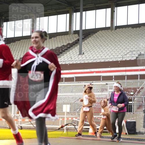 07.12.2025 - St. Pauli X-Mass-Run No. 15 Patografie http://msf.ph/oto/9379266 07.12.2025 10:12:38 Ziel 9, 18, 2758, 2760, 2770, 3040, 3428, 3514, 3551, 3557, 3585, 3799, 3834, 3836 meine-sportfotos.de