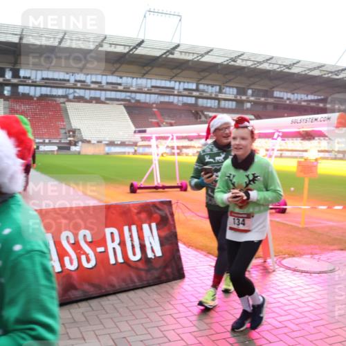 07.12.2025 - St. Pauli X-Mass-Run No. 15 Luisa Fischer http://msf.ph/oto/9379283 07.12.2025 11:11:10 Ziel 134, 29, 30, 31, 42, 48, 49, 53, 122, 134, 660, 667, 669, 745, 980, 1064, 1066, 1298, 1299, 1380, 1398, 1400, 1402, 1584, 1626, 1692, 1694, 1697, 1739, 1740, 2371, 2616, 3124, 3136, 4574 meine-sportfotos.de