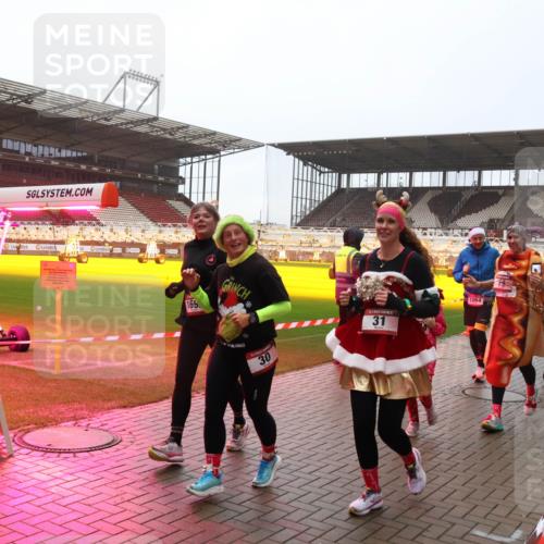 07.12.2025 - St. Pauli X-Mass-Run No. 15 Luisa Fischer http://msf.ph/oto/9379285 07.12.2025 11:11:11 Ziel 165, 30, 31, 1064, 1626, 29, 30, 31, 42, 48, 49, 53, 122, 134, 660, 667, 669, 745, 980, 1064, 1066, 1298, 1299, 1380, 1398, 1400, 1402, 1584, 1626, 1692, 1694, 1697, 1739, 1740, 2371, 2616, 3124, 3136, 4574 meine-sportfotos.de
