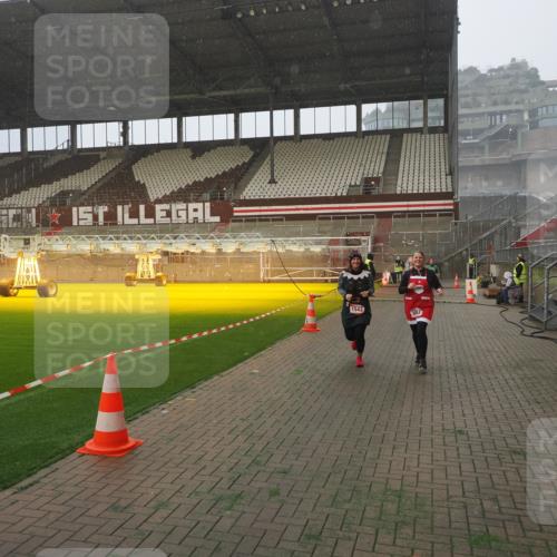 07.12.2025 - St. Pauli X-Mass-Run No. 15 Fabian Wolf http://msf.ph/oto/9379287 07.12.2025 10:07:33 Ziel 256, 265, 272, 517, 657, 685, 716, 767, 1187, 1234, 1447, 1449, 1543, 3003 meine-sportfotos.de