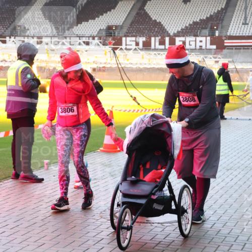 07.12.2025 - St. Pauli X-Mass-Run No. 15 Luisa Fischer http://msf.ph/oto/9379293 07.12.2025 10:33:13 Ziel 3808, 3806, 456, 651, 2486, 4758 meine-sportfotos.de