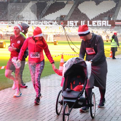 07.12.2025 - St. Pauli X-Mass-Run No. 15 Luisa Fischer http://msf.ph/oto/9379297 07.12.2025 10:33:14 Ziel 3806, 3808, 2486, 456, 651, 2486, 4758 meine-sportfotos.de