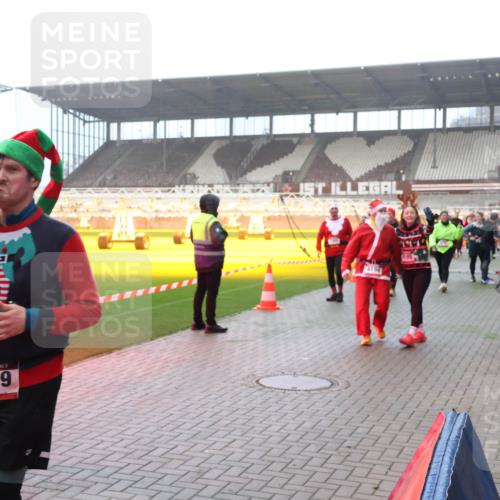07.12.2025 - St. Pauli X-Mass-Run No. 15 Luisa Fischer http://msf.ph/oto/9379307 07.12.2025 10:06:30 Ziel 3859, 2, 3, 34, 54, 123, 127, 148, 180, 187, 363, 385, 424, 468, 512, 676, 805, 834, 893, 945, 967, 969, 1119, 1215, 1222, 1788, 1789, 1791, 1832, 1937, 1946, 2756, 2757, 2894, 2968, 3093, 3172, 3196, 3231, 3812, 3814, 3857, 3859, 3877, 4194, 4195, 4235, 4236, 4237, 4246, 4251, 4552, 4555, 4559, 4560, 4657, 4665, 4670, 4672, 4676, 4677, 4736, 4739 meine-sportfotos.de