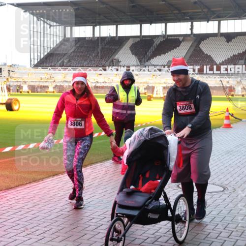 07.12.2025 - St. Pauli X-Mass-Run No. 15 Luisa Fischer http://msf.ph/oto/9379308 07.12.2025 10:33:15 Ziel 3806, 3808, 456, 651, 2486, 3901, 3902, 4758 meine-sportfotos.de