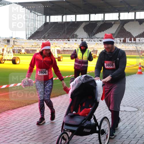 07.12.2025 - St. Pauli X-Mass-Run No. 15 Luisa Fischer http://msf.ph/oto/9379310 07.12.2025 10:33:15 Ziel 3806, 3808, 456, 651, 2486, 3901, 3902, 4758 meine-sportfotos.de