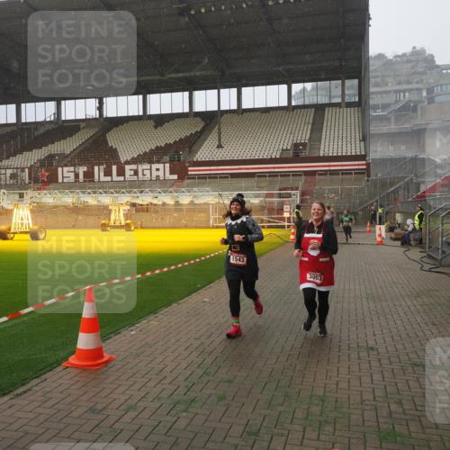 07.12.2025 - St. Pauli X-Mass-Run No. 15 Fabian Wolf http://msf.ph/oto/9379312 07.12.2025 10:07:34 Ziel 256, 265, 272, 517, 657, 685, 716, 767, 1187, 1234, 1447, 1449, 1543, 3003 meine-sportfotos.de