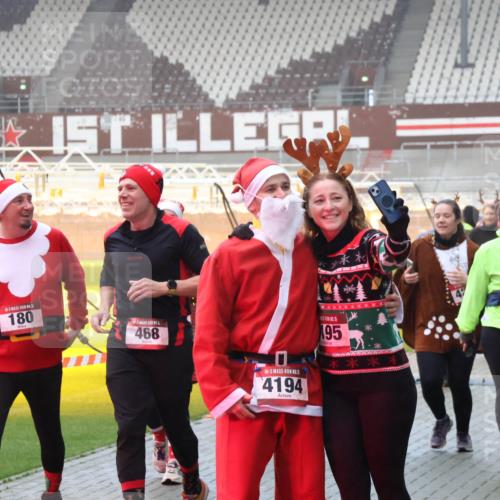 07.12.2025 - St. Pauli X-Mass-Run No. 15 Luisa Fischer http://msf.ph/oto/9379313 07.12.2025 10:06:32 Ziel 00, 180, 468, 5, 4194, 15, 195, 676, 2, 3, 34, 54, 123, 127, 148, 180, 187, 363, 385, 424, 468, 512, 676, 805, 834, 893, 945, 967, 969, 1119, 1215, 1222, 1369, 1479, 1480, 1788, 1789, 1791, 1832, 1937, 1946, 2756, 2757, 2894, 2968, 3093, 3172, 3196, 3812, 3814, 3857, 3859, 3877, 4194, 4195, 4235, 4236, 4237, 4246, 4251, 4559, 4560, 4657, 4665, 4670, 4672, 4676, 4677, 4736, 4739 meine-sportfotos.de