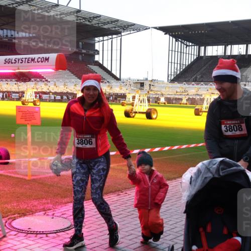 07.12.2025 - St. Pauli X-Mass-Run No. 15 Luisa Fischer http://msf.ph/oto/9379319 07.12.2025 10:33:17 Ziel 15, 3806, 3808, 83, 456, 651, 1268, 2486, 3543, 3548, 3901, 3902, 4758 meine-sportfotos.de
