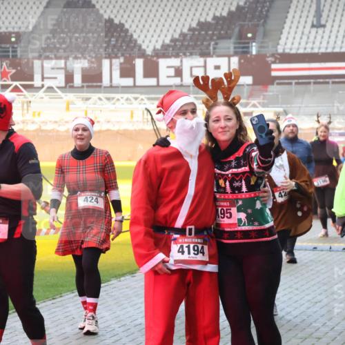 07.12.2025 - St. Pauli X-Mass-Run No. 15 Luisa Fischer http://msf.ph/oto/9379320 07.12.2025 10:06:32 Ziel 468, 424, 4194, 15, 195, 3196, 676, 2, 3, 34, 54, 123, 127, 148, 180, 187, 363, 385, 424, 468, 512, 676, 805, 834, 893, 945, 967, 969, 1119, 1215, 1222, 1369, 1479, 1480, 1788, 1789, 1791, 1832, 1937, 1946, 2756, 2757, 2894, 2968, 3093, 3172, 3196, 3812, 3814, 3857, 3859, 3877, 4194, 4195, 4235, 4236, 4237, 4246, 4251, 4559, 4560, 4657, 4665, 4670, 4672, 4676, 4677, 4736, 4739 meine-sportfotos.de