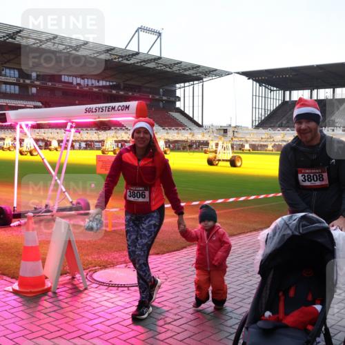 07.12.2025 - St. Pauli X-Mass-Run No. 15 Luisa Fischer http://msf.ph/oto/9379321 07.12.2025 10:33:17 Ziel 3806, 15, 3808, 83, 456, 651, 1268, 2486, 3543, 3548, 3901, 3902, 4758 meine-sportfotos.de