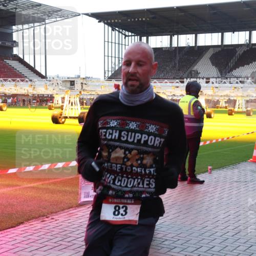 07.12.2025 - St. Pauli X-Mass-Run No. 15 Luisa Fischer http://msf.ph/oto/9379339 07.12.2025 10:33:30 Ziel 15, 83, 83, 498, 1268, 1329, 2054, 2486, 3543, 3548, 3791, 3901, 3902, 4758 meine-sportfotos.de