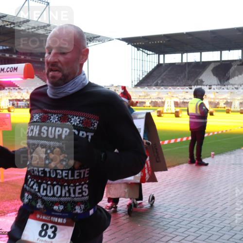 07.12.2025 - St. Pauli X-Mass-Run No. 15 Luisa Fischer http://msf.ph/oto/9379341 07.12.2025 10:33:31 Ziel 15, 83, 83, 498, 1268, 1329, 2054, 2486, 3543, 3548, 3791, 3901, 3902, 4758 meine-sportfotos.de