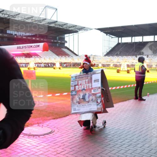 07.12.2025 - St. Pauli X-Mass-Run No. 15 Luisa Fischer http://msf.ph/oto/9379344 07.12.2025 10:33:31 Ziel 651, 21, 12, 2025, 400, 15, 83, 498, 1268, 1329, 2054, 2486, 3543, 3548, 3791, 3901, 3902, 4758 meine-sportfotos.de