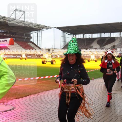 07.12.2025 - St. Pauli X-Mass-Run No. 15 Luisa Fischer http://msf.ph/oto/9379351 07.12.2025 11:11:15 Ziel 3, 31, 745, 1, 149, 1402, 29, 30, 31, 42, 48, 49, 53, 122, 134, 660, 667, 669, 697, 698, 745, 980, 1064, 1066, 1298, 1380, 1398, 1400, 1402, 1518, 1519, 1584, 1626, 1692, 1694, 1697, 1739, 1740, 2258, 2616, 3124, 3136, 4574 meine-sportfotos.de
