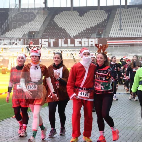 07.12.2025 - St. Pauli X-Mass-Run No. 15 Luisa Fischer http://msf.ph/oto/9379355 07.12.2025 10:06:35 Ziel 5, 180, 4, 1788, 4194, 195, 236, 676, 4553, 2, 3, 34, 54, 127, 148, 180, 187, 363, 424, 468, 512, 676, 805, 834, 893, 967, 969, 1119, 1369, 1479, 1480, 1788, 1789, 1791, 1832, 1937, 1946, 2756, 2757, 2894, 2968, 3093, 3172, 3196, 3213, 3232, 3534, 3535, 3536, 3537, 3812, 3814, 3857, 3859, 3877, 4194, 4195, 4235, 4236, 4237, 4246, 4251, 4657, 4665, 4670, 4672, 4676, 4677, 4736, 4739 meine-sportfotos.de