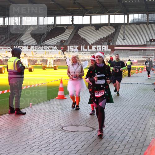 07.12.2025 - St. Pauli X-Mass-Run No. 15 Luisa Fischer http://msf.ph/oto/9379357 07.12.2025 10:33:49 Ziel 1, 4329, 3548, 83, 498, 828, 1268, 1329, 2054, 2065, 2486, 3543, 3548, 3791, 3901, 3902 meine-sportfotos.de