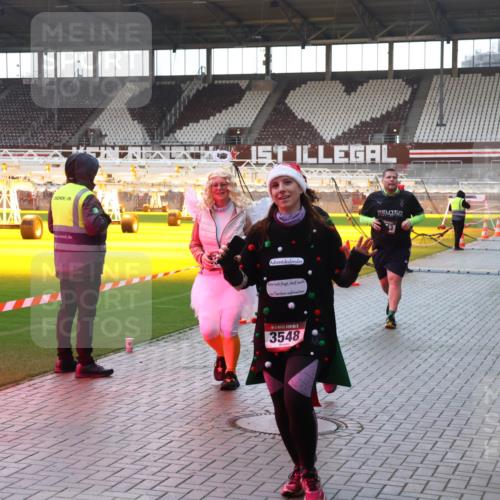 07.12.2025 - St. Pauli X-Mass-Run No. 15 Luisa Fischer http://msf.ph/oto/9379362 07.12.2025 10:33:50 Ziel 1, 5, 3548, 83, 498, 828, 1268, 1329, 2054, 2065, 2486, 3543, 3548, 3791, 3901, 3902 meine-sportfotos.de